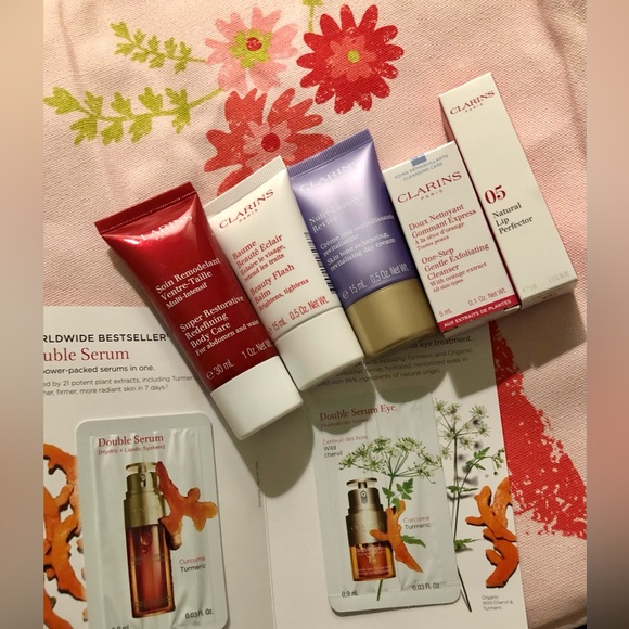 Clarins skincare and body care set with floral tote bag - Picture 2 of 8